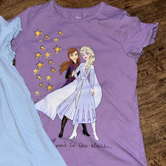 Frozen II bundle of shirts size 7 🥶 ❄️ - Picture 3 of 3